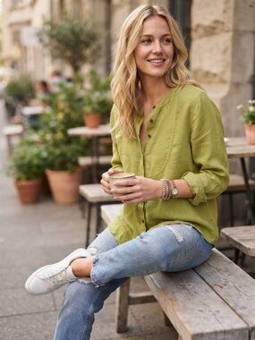 Casual Olive Button-Down Linen Shirt